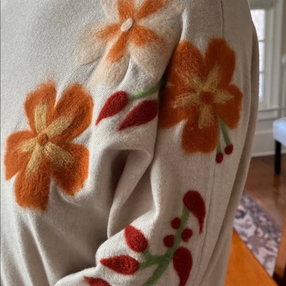 Floral Embroidered Women's Sweater - Picture 2 of 5